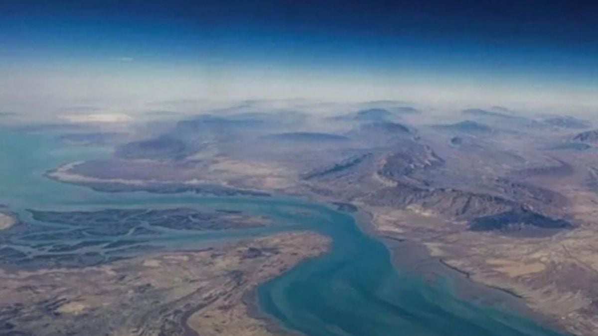 us-iran-ceasefire-overshadowed-by-dispute-over-control-of-the-strait-of-hormuz