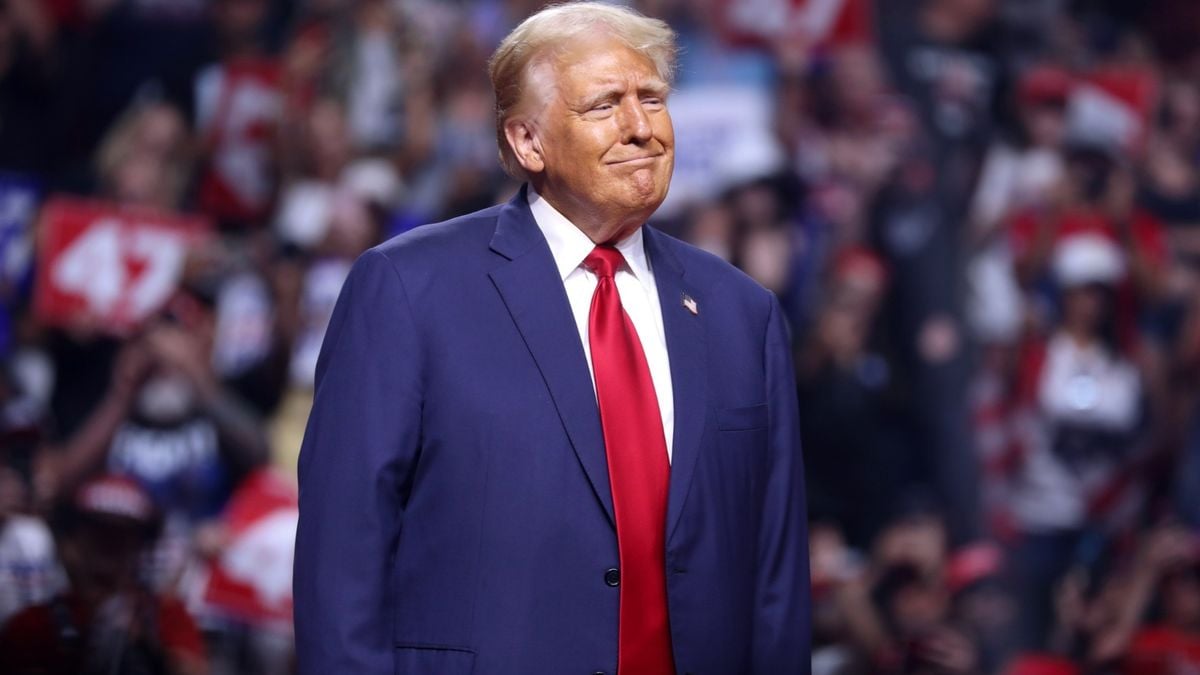 trump-threatens-to-sink-iranian-ship-in-strait-of-hormuz,-us-iran-tensions-heat-up-amid-ceasefire
