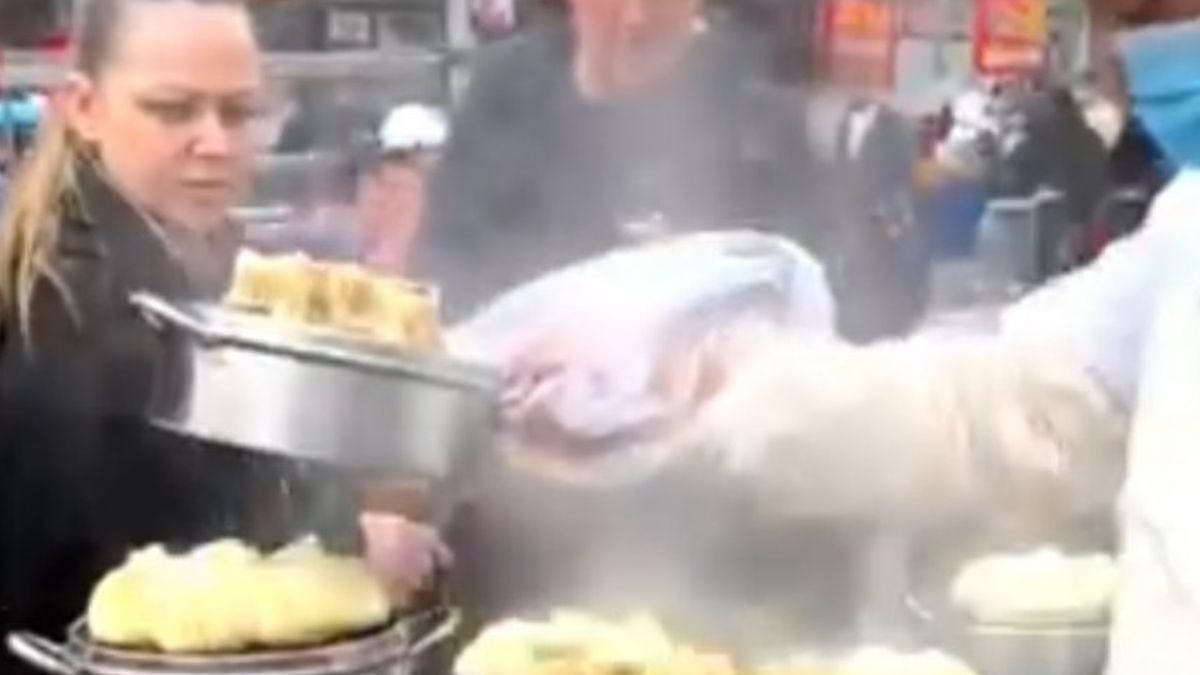 it-only-takes-3-minutes-to-go-abroad,-viral-russian-citizens-are-willing-to-queue-across-to-china-for-breakfast-with-dumplings