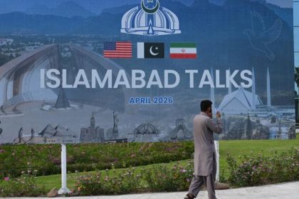 iran-claims-forced-us-troops-to-withdraw-from-strait-of-hormuz,-opens-new-shipping-route-“larak-corridor”
