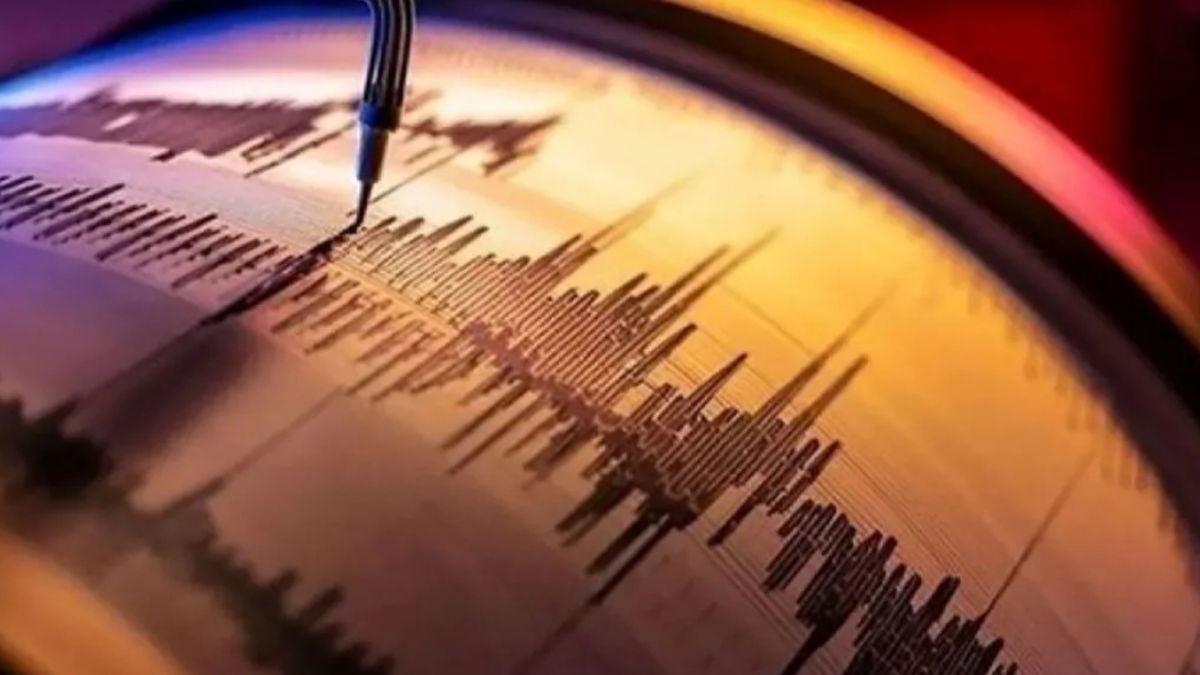 japan-rocked-by-powerful-m7.5-earthquake!-tsunami-threatens,-panic-residents-evacuated
