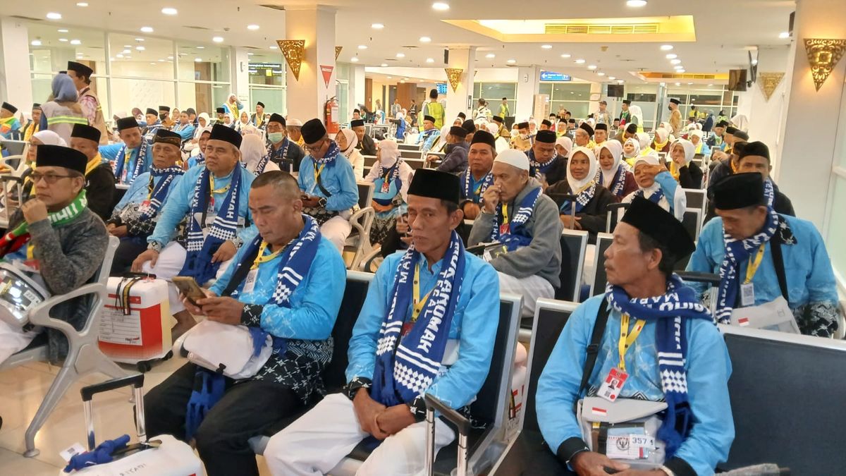 solo's-adi-soemarmo-airport-flies-360-first-batch-of-hajj-pilgrims-to-2026-hajj-embarkation-from-tegal-regency