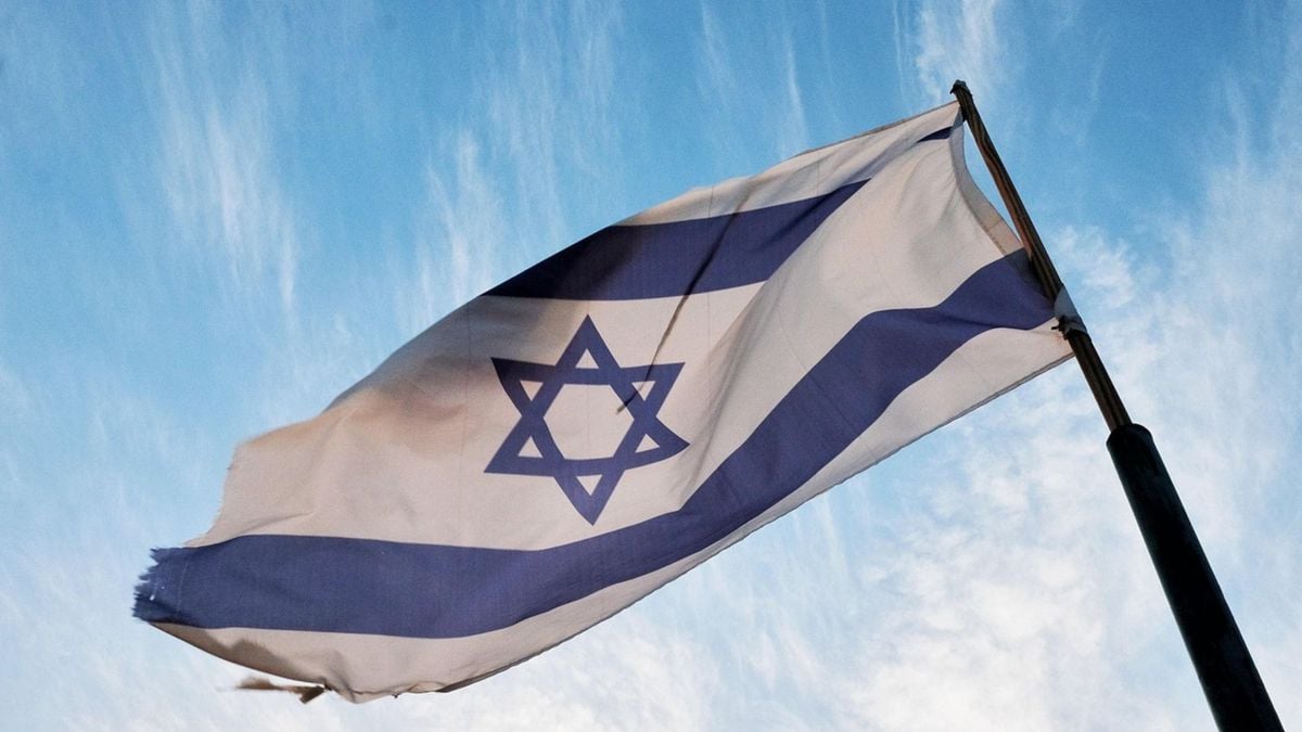struck-by-a-serious-illness,-the-israeli-prime-minister-officially-resigns