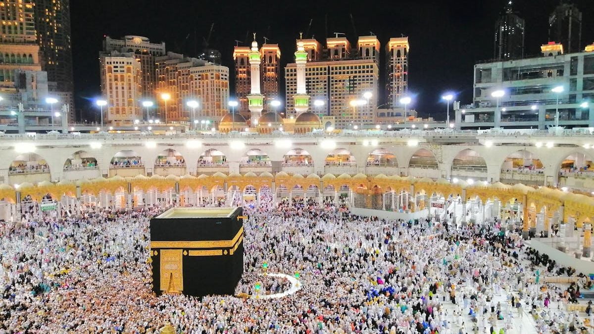 new-scheme-for-hajj-2026,-makkah-hotel-room-keys-distributed-on-the-bus-so-no-need-to-lift-luggage