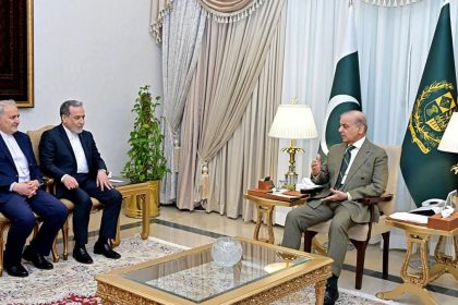 iranian-foreign-minister-accuses-us-of-failing-negotiations,-strait-of-hormuz-tensions-still-continue