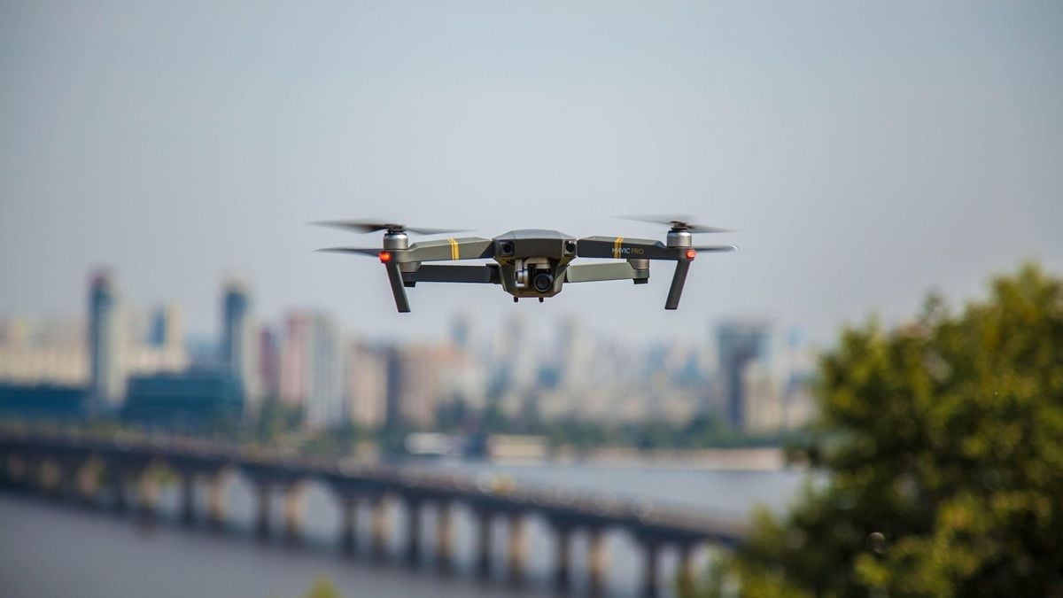 iran-is-on-alert-after-learning-of-the-existence-of-a-number-of-surveillance-drones,-trump:-the-united-states-is-ready-to-continue-the-war
