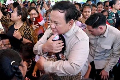 from-the-philippines,-prabowo-went-straight-to-miangas-island-to-check-public-health-facilities