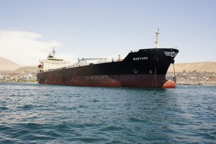 south-korean-cargo-ship-comes-under-attack-while-crossing-the-strait-of-hormuz,-tehran:-enemy-ships-cannot-pass