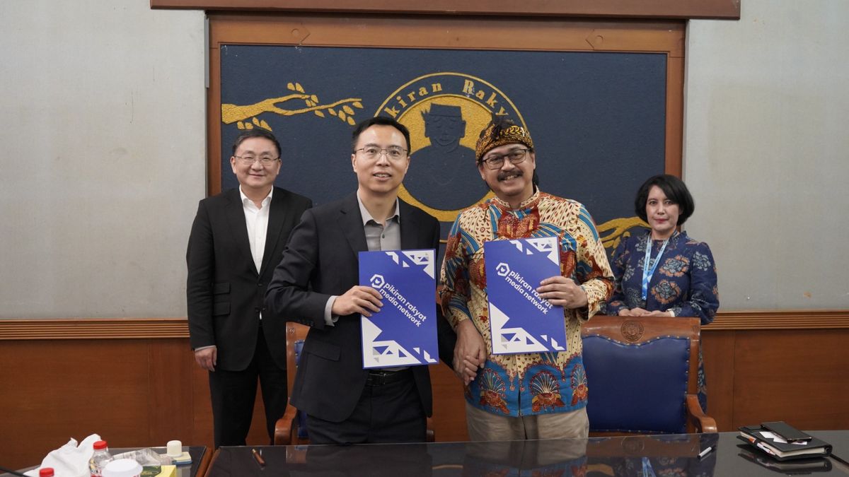 xinhua-and-mind-of-the-people-sign-cooperation,-momentum-for-75-years-of-diplomatic-indonesia-china