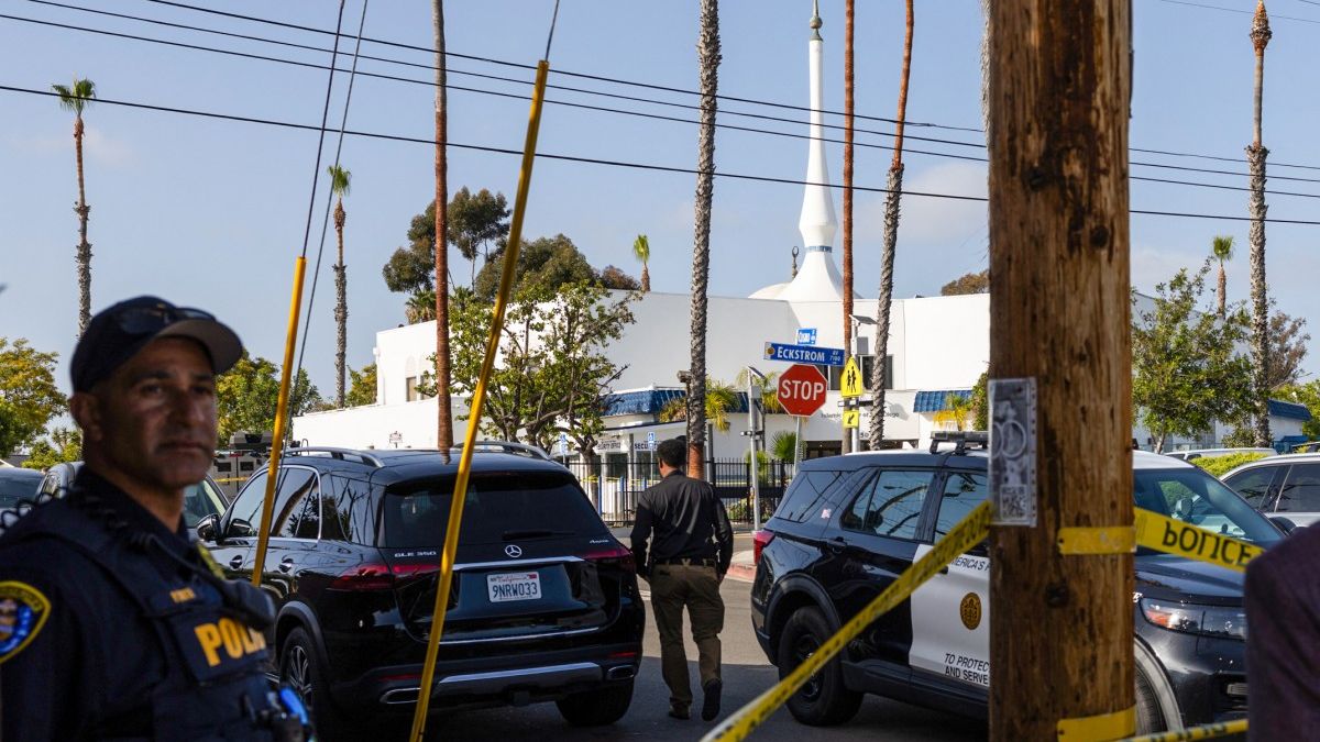 shooting-at-san-diego-mosque-kills-3-people,-police-investigate-alleged-hate-crime