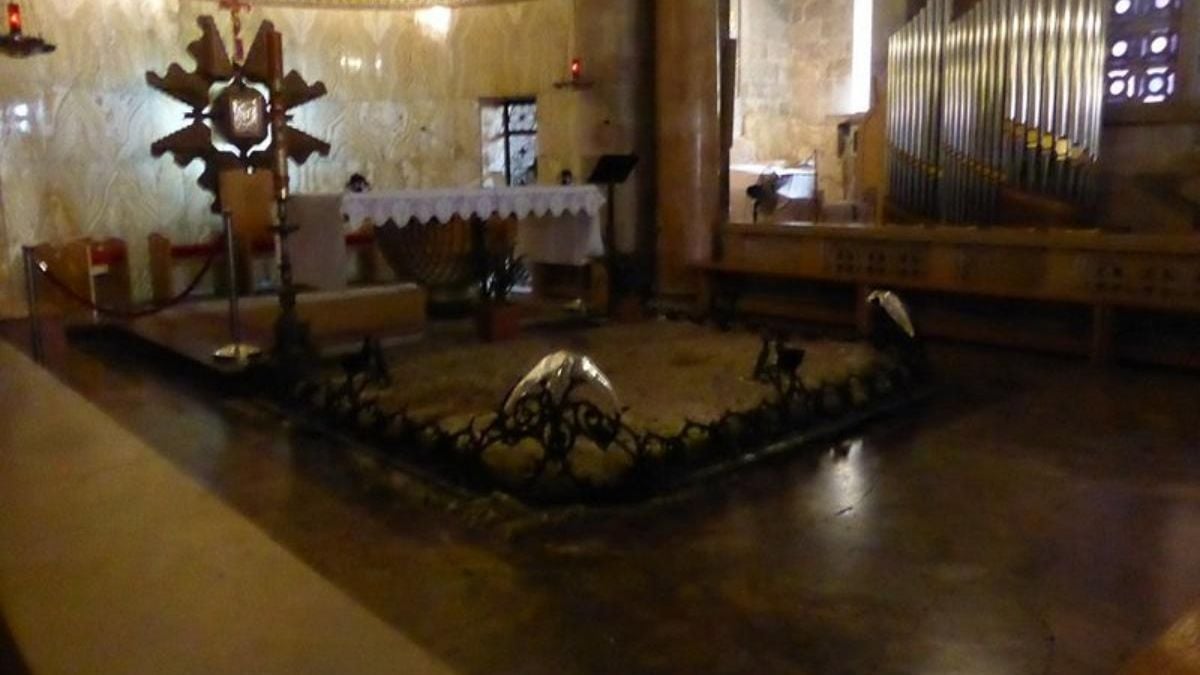 8-holy-places-of-the-catholic-church-in-israel,-from-the-birth,-life-journey-of-jesus-and-his-death