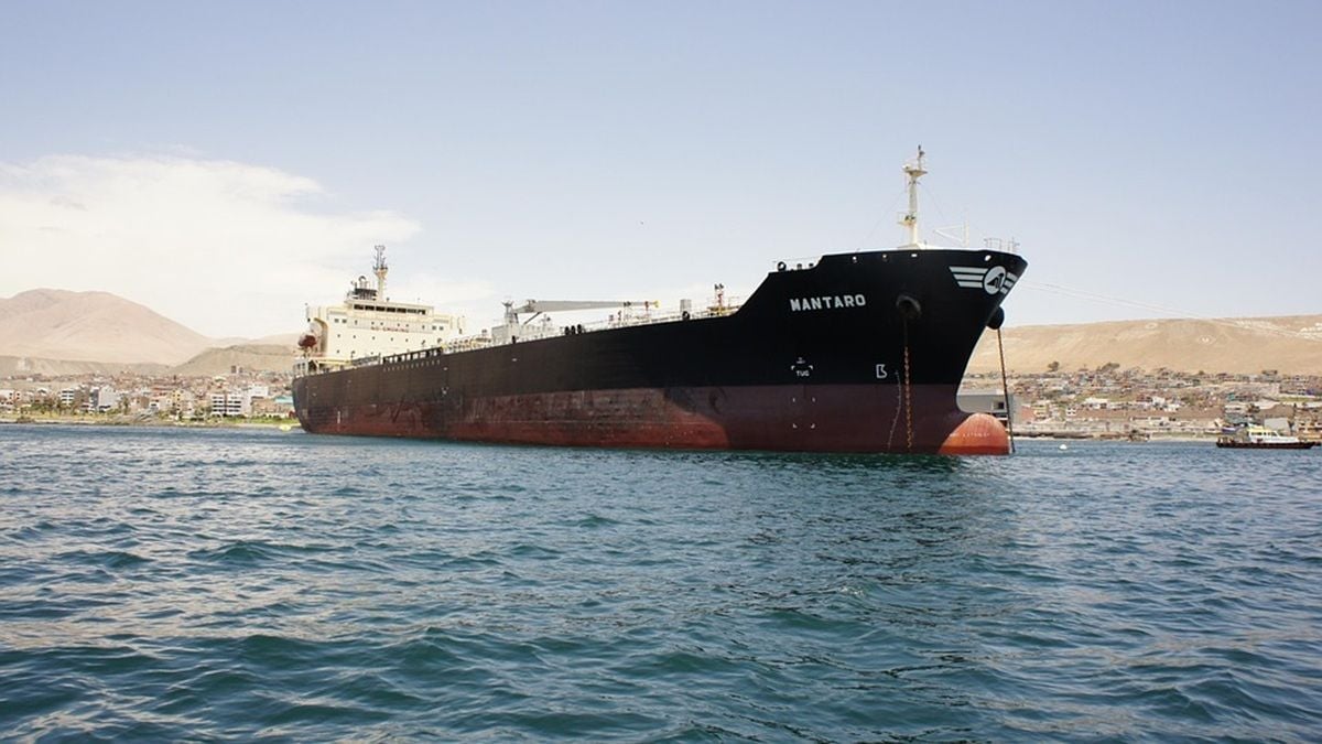 the-dilemma-of-tankers-crossing-the-strait-of-hormuz,-following-irgc-rules,-the-united-states-will-be-sanctioned