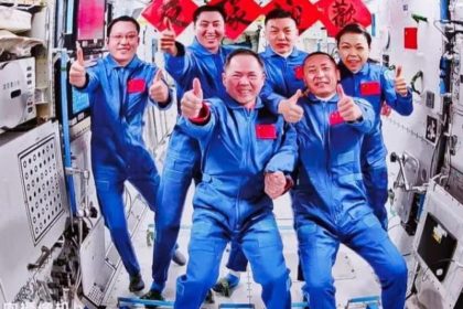 handing-over-keys-to-china's-space-station,-shenzhou-21-crew-prepares-to-return-to-earth