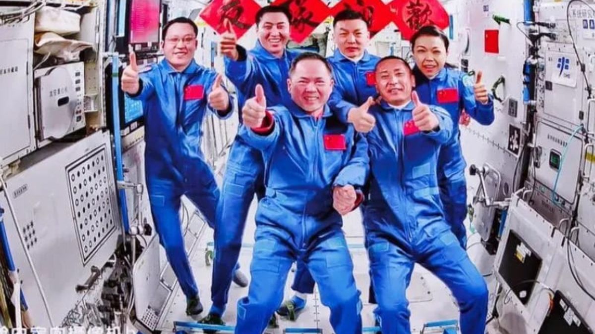 handing-over-keys-to-china's-space-station,-shenzhou-21-crew-prepares-to-return-to-earth