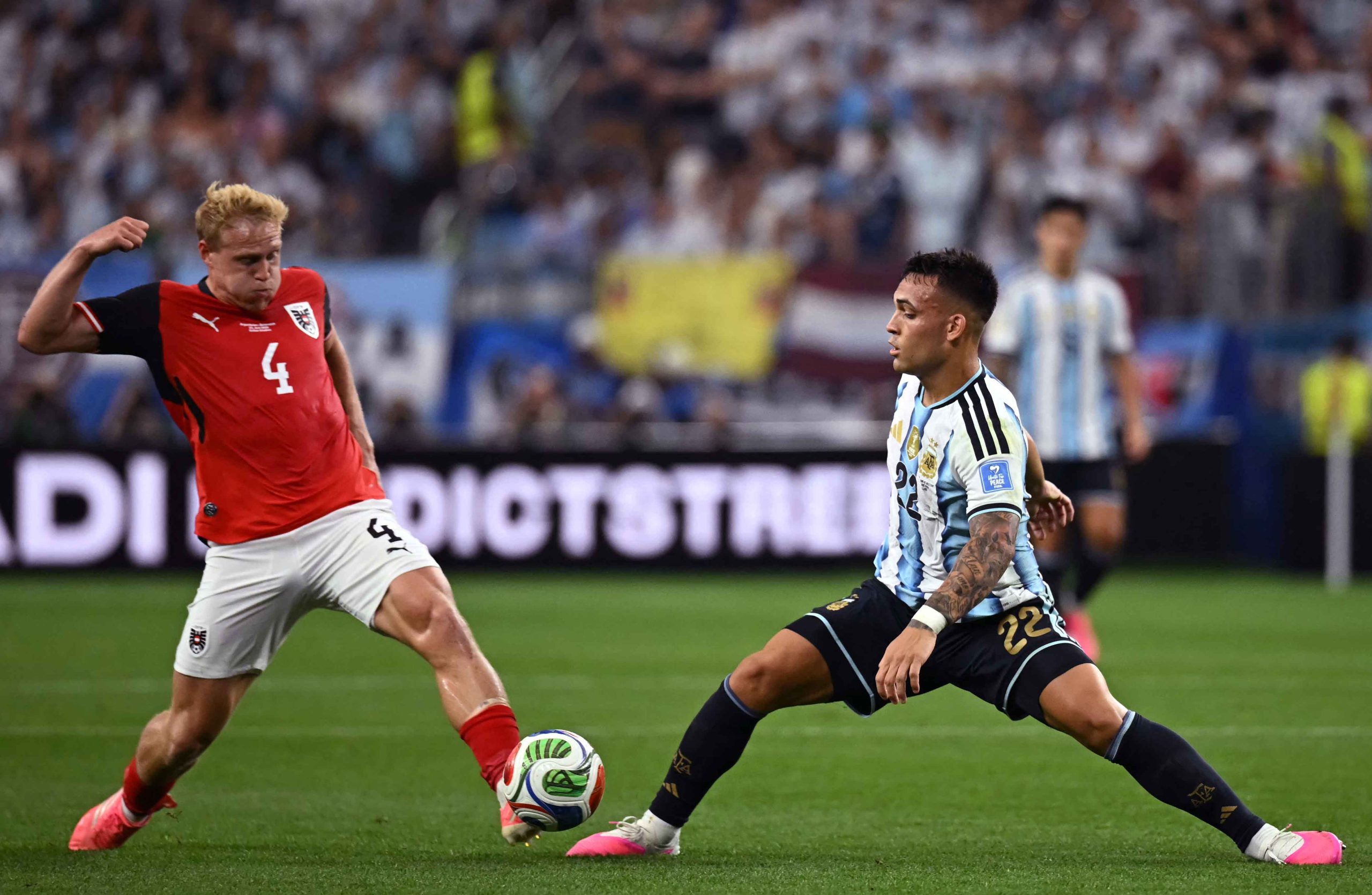 Lautaro Martínez battles for possession with Xaver Schlager