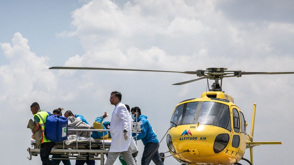 nepalese-guide-found-alive-after-six-days-missing-on-mount-everest