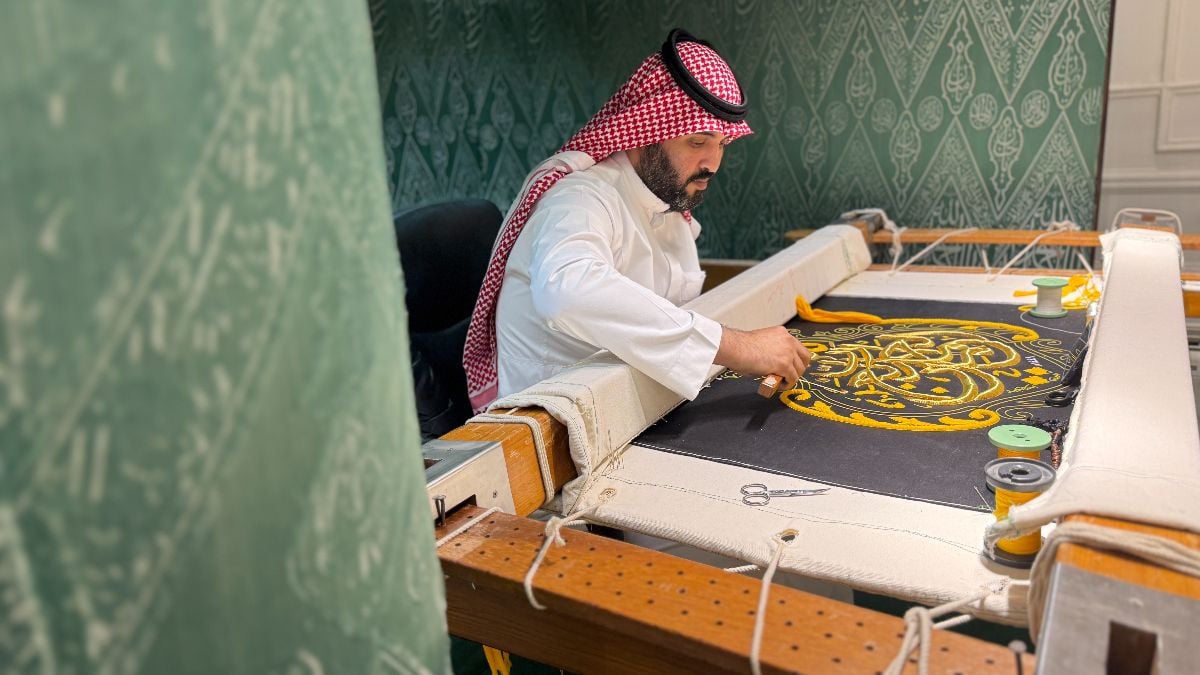 a-peek-at-the-making-of-the-2026-kaaba-kiswah,-sewn-with-120-kg-of-gold-and-100-kg-of-silver