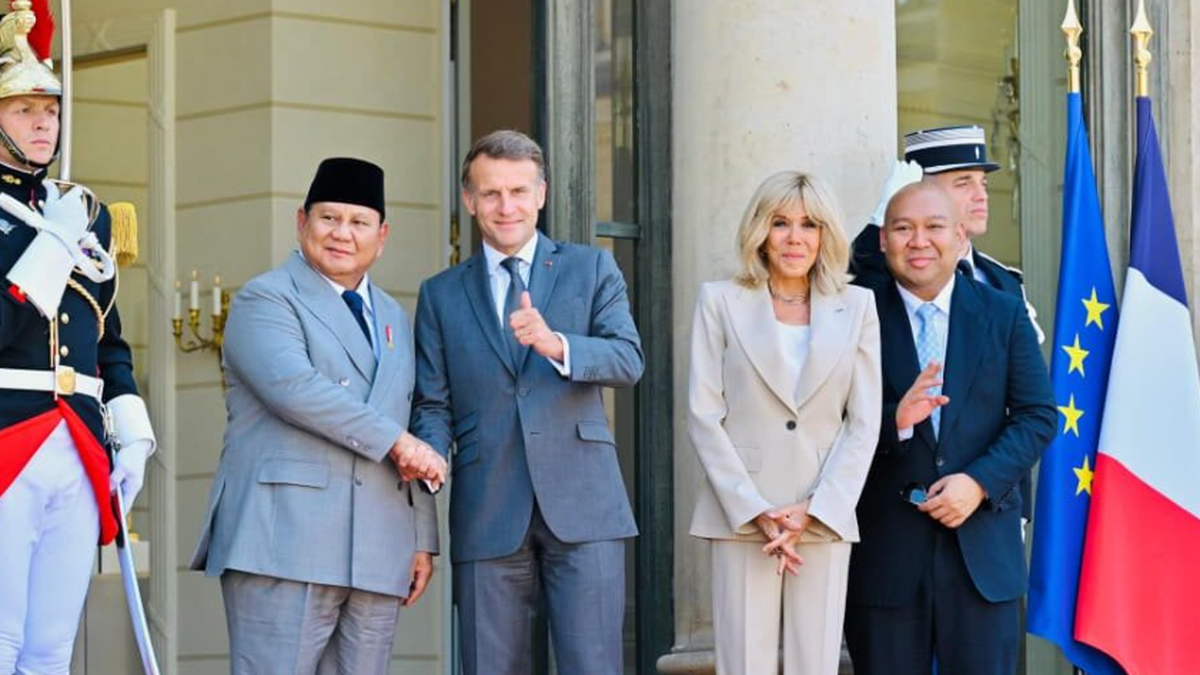 president-prabowo-was-escorted-by-146-horsemen-when-he-arrived-at-the-elysee-palace-to-meet-president-macron