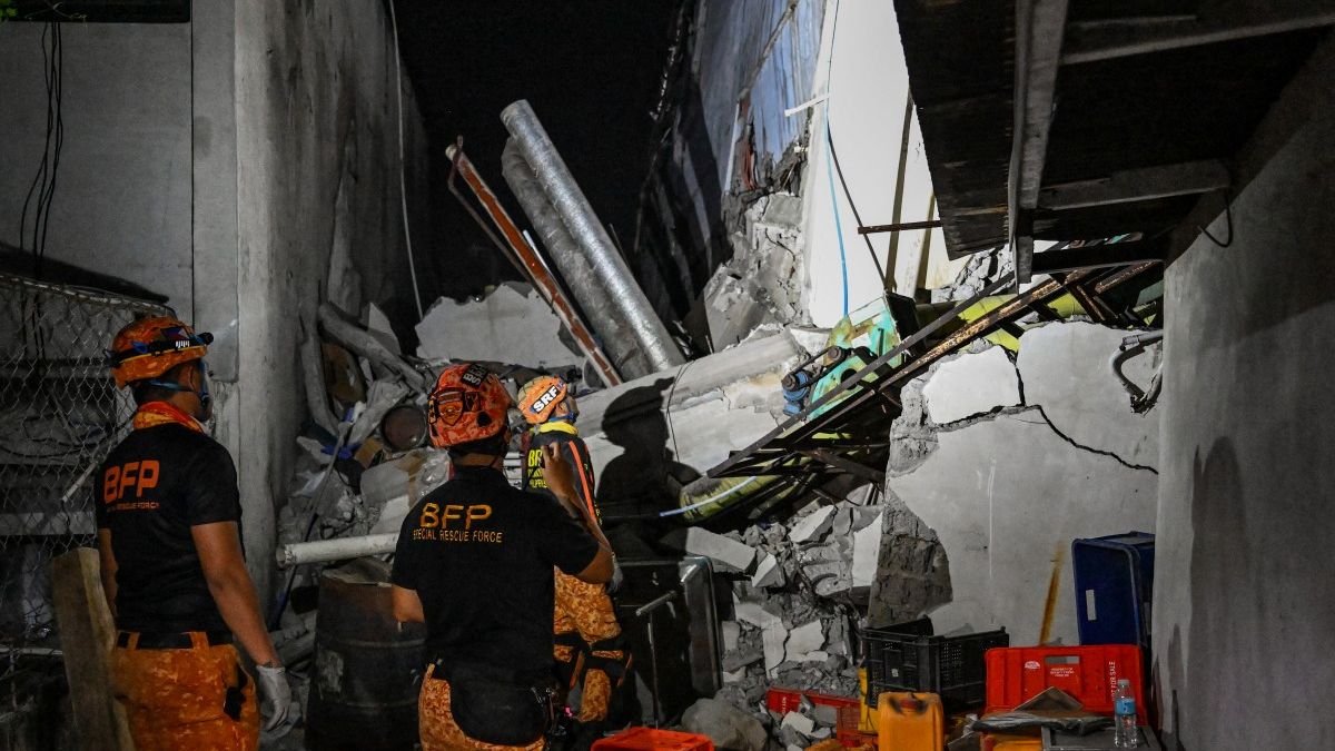 philippines-m7.8-earthquake-kills-35-people,-dozens-of-victims-still-missing