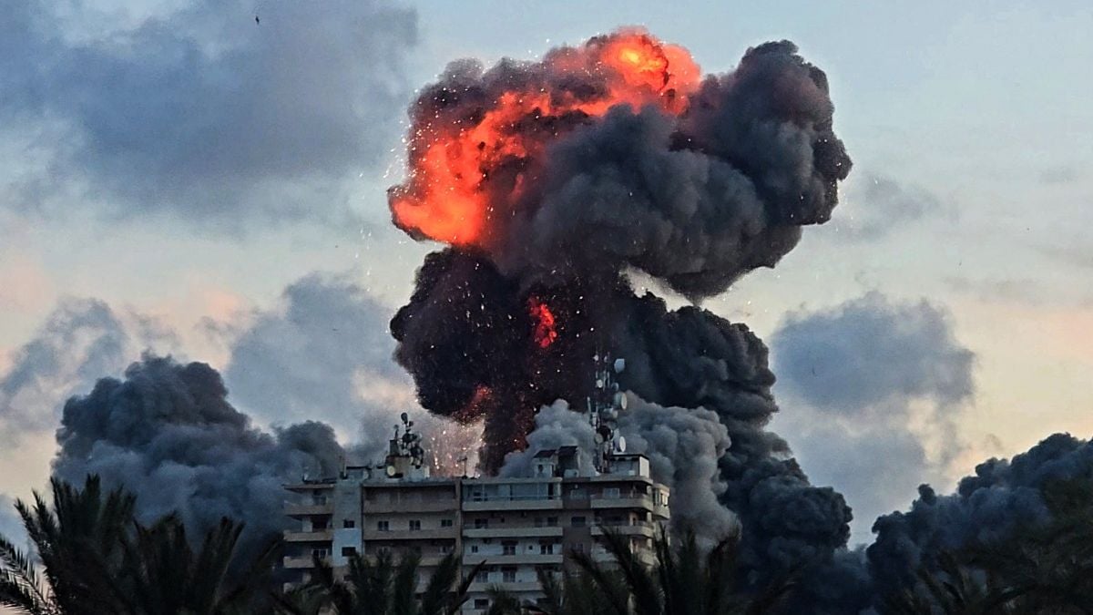 israeli-attack-on-tire-lebanon-kills-8-people,-thousands-of-residents-flee-to-the-north