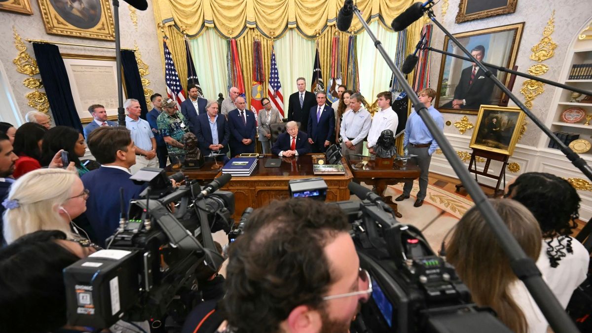 iran-hasn't-decided-on-a-peace-deal,-trump-claims-the-middle-east-war-will-end-soon