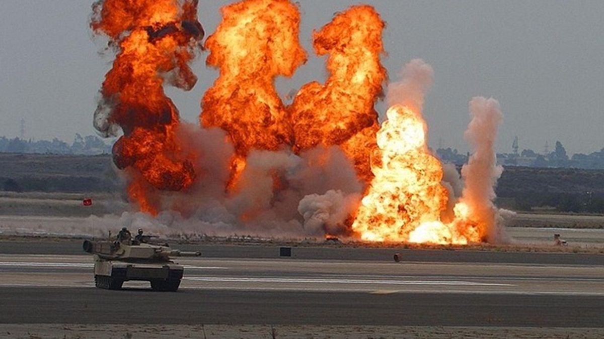 hundreds-of-ukrainian-drones-attack-russia,-oil-refinery-in-moscow-becomes-target