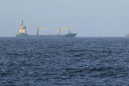iran-claims-closed-strait-of-hormuz,-us-military-says-shipping-route-still-safe