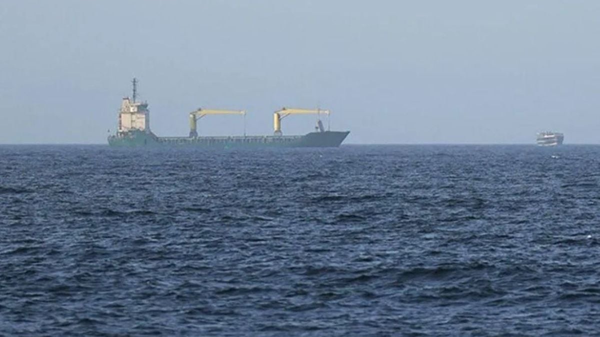 iran-announces-closure-of-strait-of-hormuz,-middle-east-tensions-increasing