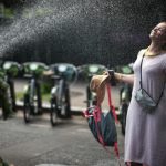 heat-wave-hits-england:-hundreds-of-schools-closed,-temperatures-expected-to-break-records
