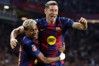 Robert Lewandowski dan Lamine Yamal
