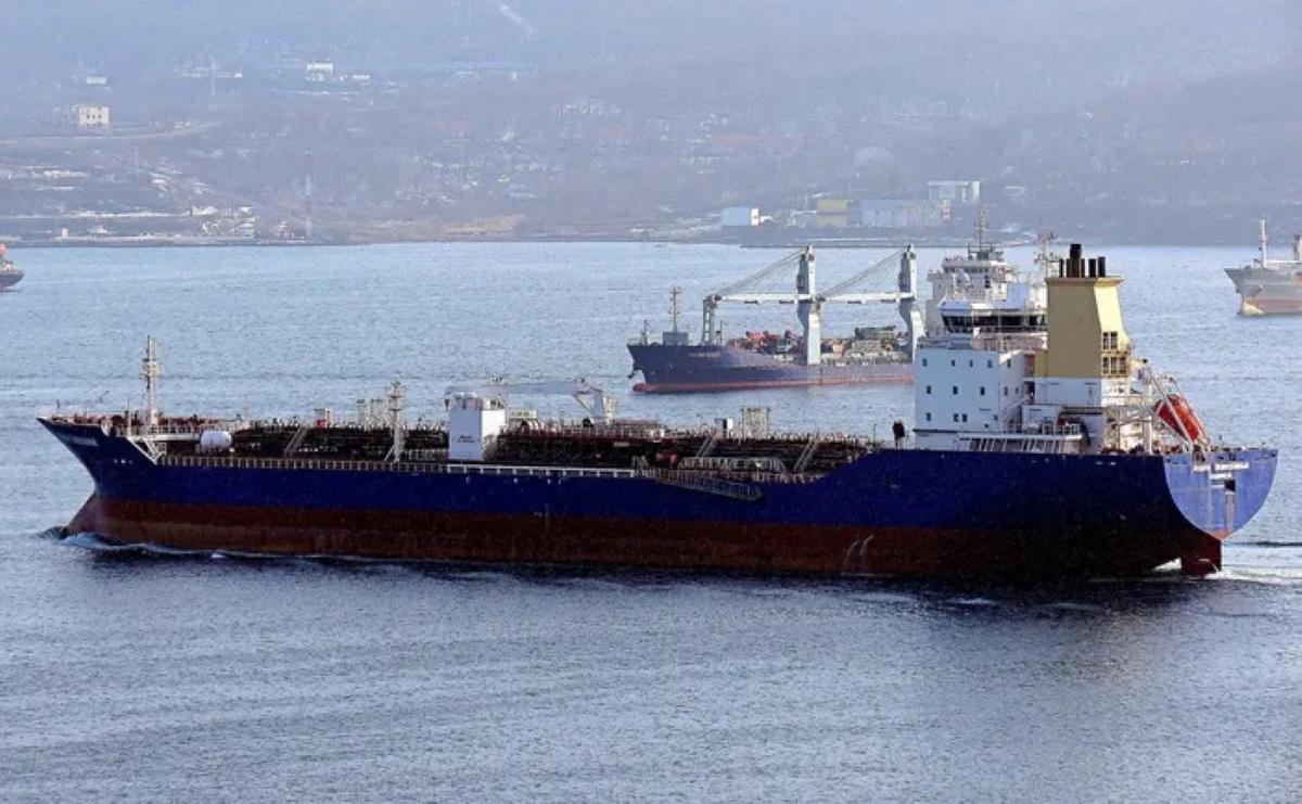 Oil tanker